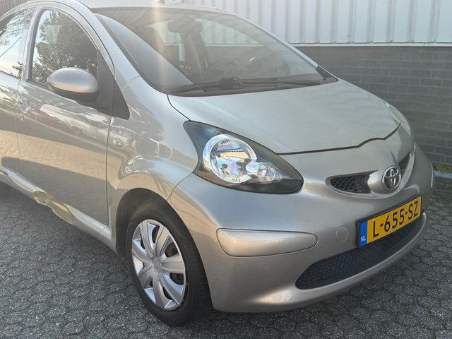 Foto 8 van Toyota Aygo 1.0-12V Airco | Half Leder | Luxe Uitvoering | Zuinig