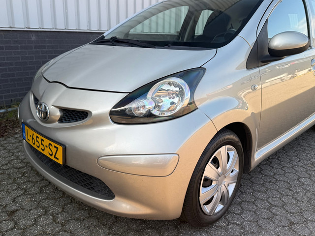 Foto 9 van Toyota Aygo 1.0-12V Airco | Half Leder | Luxe Uitvoering | Zuinig