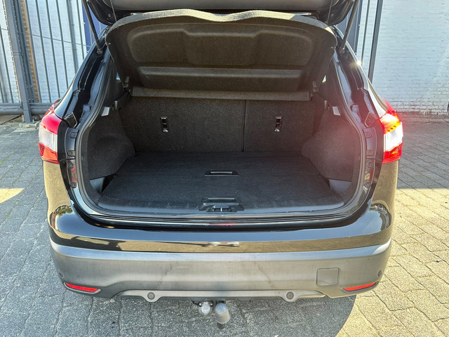 Foto 2 van Nissan Qashqai 1.2 Acenta / CAMERA / STOELVERWARMING / NAVIGATIE / TREKHAAK