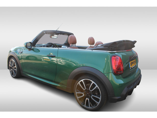 Foto 5 van MINI Cabrio 1.5 Cooper John Cooper Works l Britisch racing green l Chester bruin leer l PDC l Stoelv