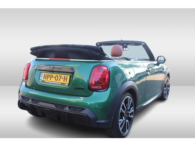 Foto 7 van MINI Cabrio 1.5 Cooper John Cooper Works l Britisch racing green l Chester bruin leer l PDC l Stoelv