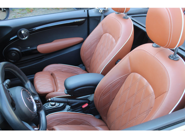 Foto 10 van MINI Cabrio 1.5 Cooper John Cooper Works l Britisch racing green l Chester bruin leer l PDC l Stoelv