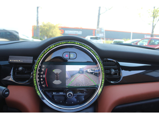 MINI Cabrio 1.5 Cooper John Cooper Works l Britisch racing green l Chester bruin leer l PDC l Stoelv