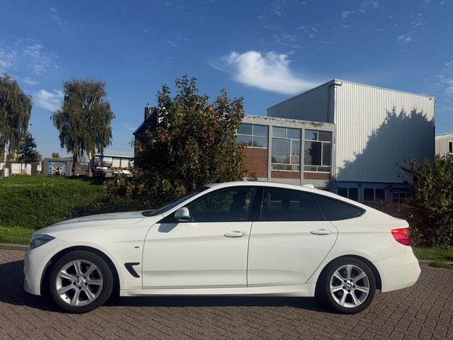 Foto 4 van BMW 3-serie Gran Turismo 320i Executive_PANORAMADAK_NETTE AUTO