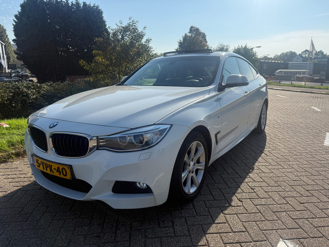 Foto 2 van BMW 3-serie Gran Turismo 320i Executive_PANORAMADAK_NETTE AUTO