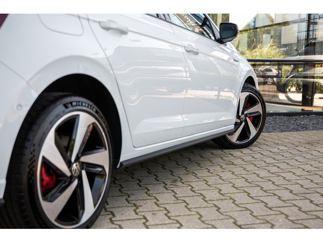 Foto 10 van Volkswagen Polo 2.0 TSI GTI , Adaptive cruise, Stoelverwarming, Sportstuur, Lane assist,