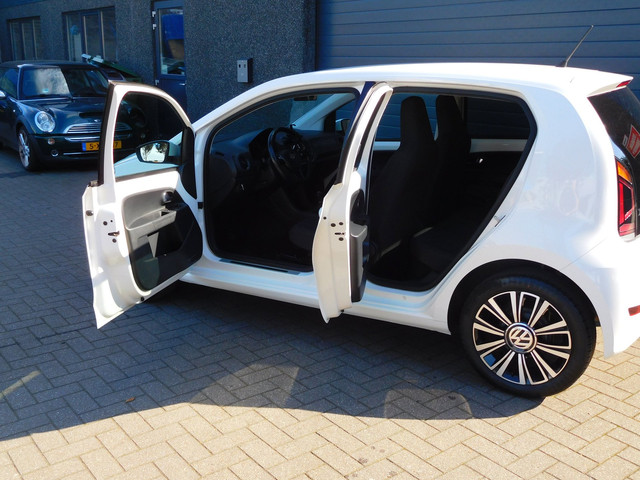 Foto 6 van Volkswagen UP sound 1.0 BMT up! beats