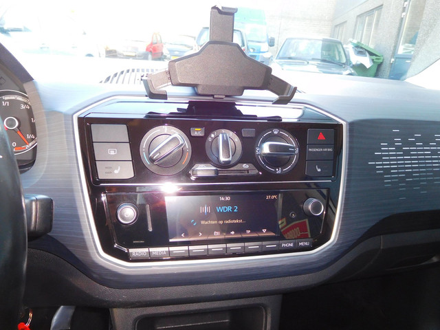 Foto 2 van Volkswagen UP sound 1.0 BMT up! beats