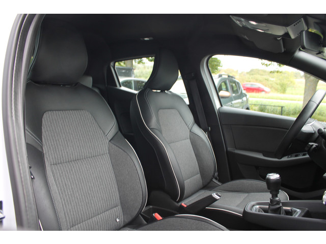 Foto 9 van Renault Clio 1.0 TCe Intens | Climat Control | Navigatie groot scherm| Half leder |