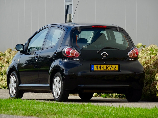 Foto 8 van Toyota Aygo 1.0-12V Comfort | 5-Deurs | Perfect Onderhoud | NL |