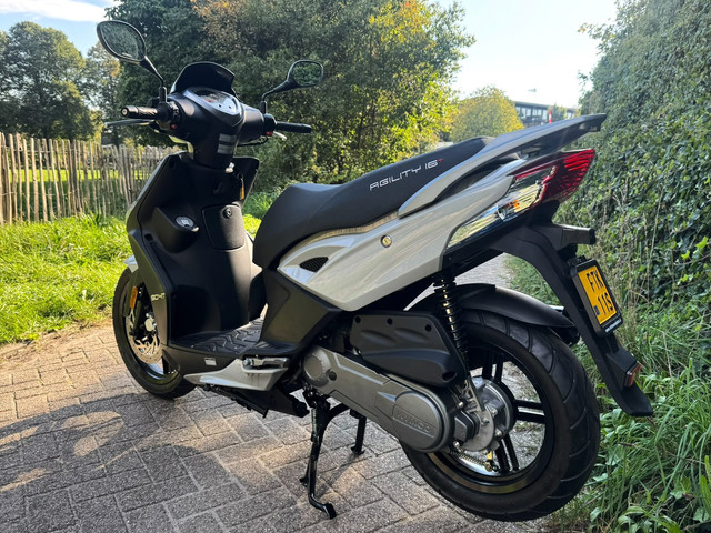 Foto 2 van Kymco Agility 16 + NARDO GREY 45 km EURO5 Scooter NIEUW