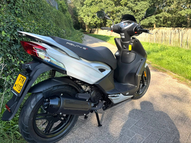 Foto 5 van Kymco Agility 16 + NARDO GREY 45 km EURO5 Scooter NIEUW