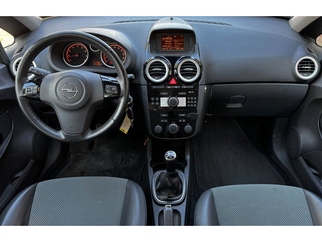 Foto 2 van Opel Corsa 1.4-16V Cosmo*Nieuwe-APK*CruiseControl*Parksensorachter*5Deurs*