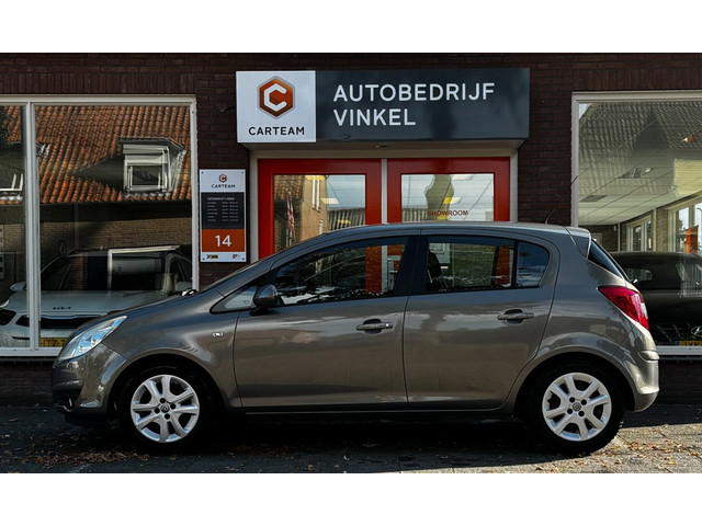Foto 6 van Opel Corsa 1.4-16V Cosmo*Nieuwe-APK*CruiseControl*Parksensorachter*5Deurs*