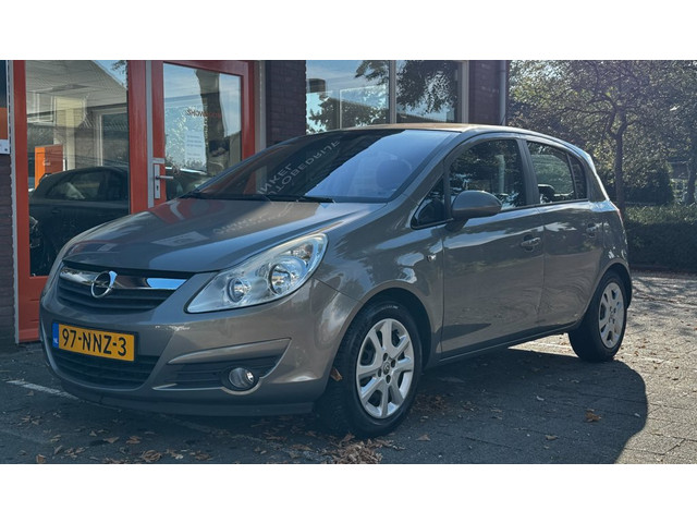 Foto 10 van Opel Corsa 1.4-16V Cosmo*Nieuwe-APK*CruiseControl*Parksensorachter*5Deurs*