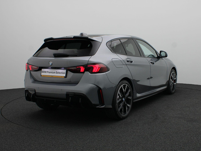 Foto 4 van BMW 1 Serie 120 M Sport Design Edition |  M Sportpakket Pro | Premium Pack | Driving Assistant Plus