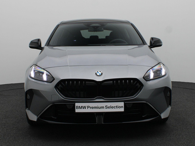 Foto 5 van BMW 1 Serie 120 M Sport Design Edition |  M Sportpakket Pro | Premium Pack | Driving Assistant Plus