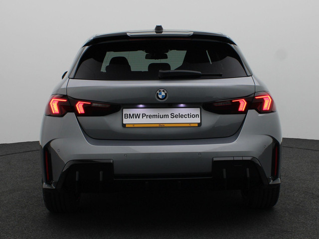 Foto 7 van BMW 1 Serie 120 M Sport Design Edition |  M Sportpakket Pro | Premium Pack | Driving Assistant Plus