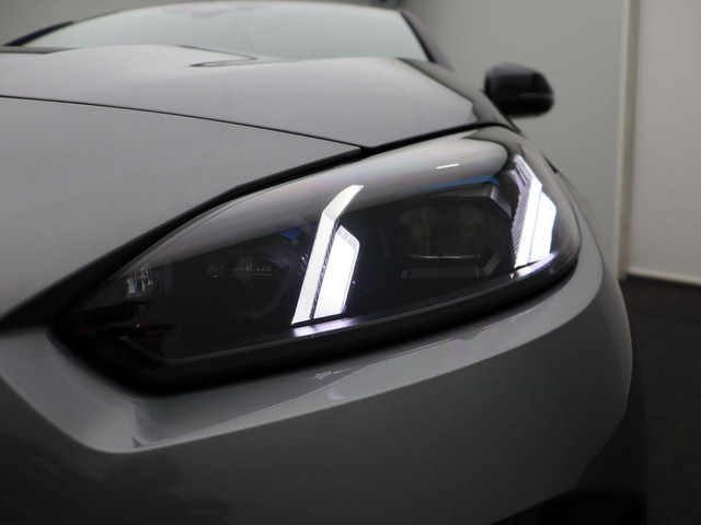 Foto 8 van BMW 1 Serie 120 M Sport Design Edition |  M Sportpakket Pro | Premium Pack | Driving Assistant Plus