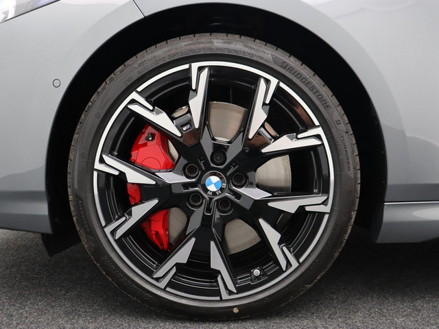 Foto 10 van BMW 1 Serie 120 M Sport Design Edition |  M Sportpakket Pro | Premium Pack | Driving Assistant Plus