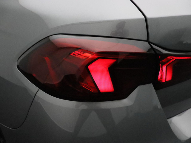 Foto 3 van BMW 1 Serie 120 M Sport Design Edition |  M Sportpakket Pro | Premium Pack | Driving Assistant Plus