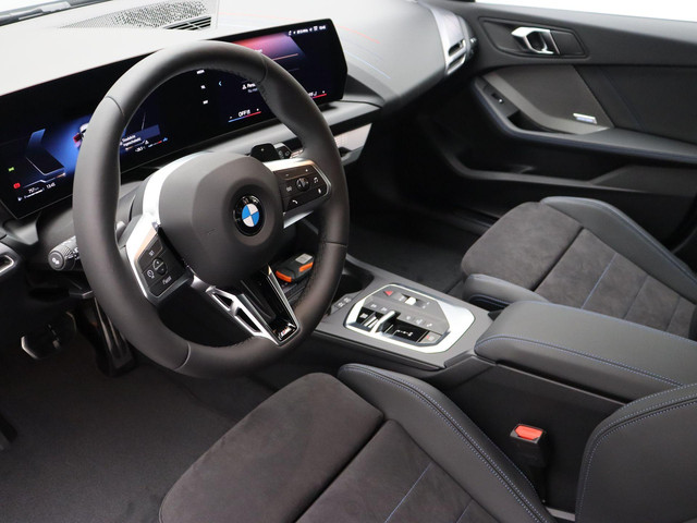 Foto 2 van BMW 1 Serie 120 M Sport Design Edition |  M Sportpakket Pro | Premium Pack | Driving Assistant Plus