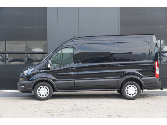 Foto 3 van Ford Transit 350 2.0 TDCI L2H2 Trend 130pk - ACC - Blindspot - Camera - Trekhaak - Opstap - Rijklaar