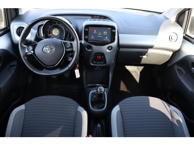 Foto 10 van Toyota Aygo 1.0 VVT-i x-cite Climate Controle, Apple Carplay Android Auto, LM velgen