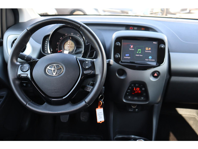 Foto 9 van Toyota Aygo 1.0 VVT-i x-cite Climate Controle, Apple Carplay Android Auto, LM velgen
