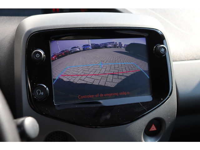 Foto 4 van Toyota Aygo 1.0 VVT-i x-cite Climate Controle, Apple Carplay Android Auto, LM velgen
