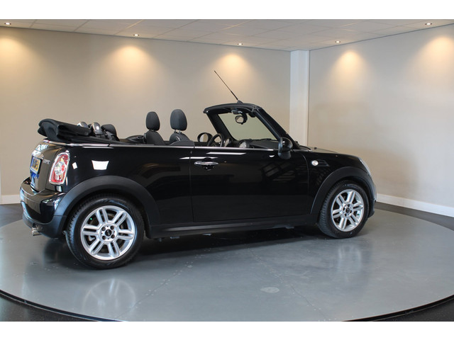 Foto 9 van Mini Cabrio 1.6 Cooper Chili *Sfeerverlichting* Stoelverw.|Climate|Cruise|PDC|Half-Leder|6-Bak|Autom