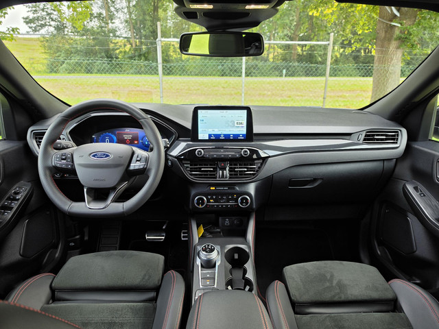 Foto 4 van Ford Kuga 2.5 PHEV 225PK ST-Line X | BLACK PACK | NL-AUTO | AGR STOELEN | TREKHAAK | 1E EIGENAAR | W