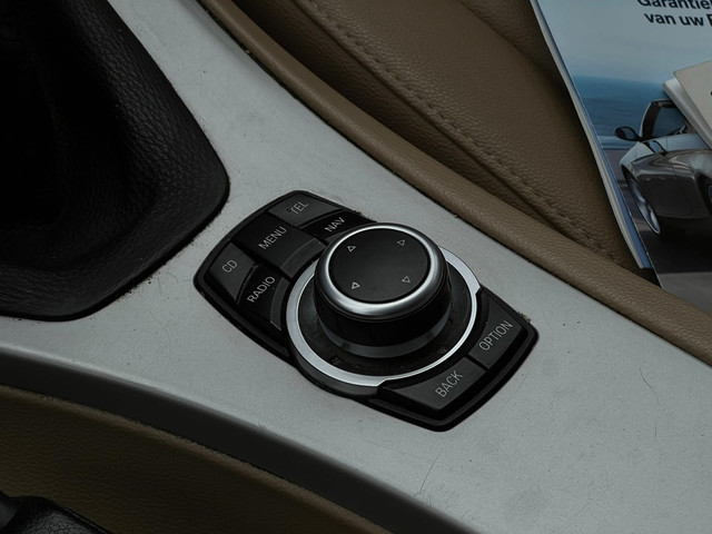 Foto 3 van BMW 3-serie Touring 320i Business Line AIRCO|LEER|NAVI