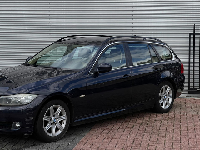 Foto 2 van BMW 3-serie Touring 320i Business Line AIRCO|LEER|NAVI