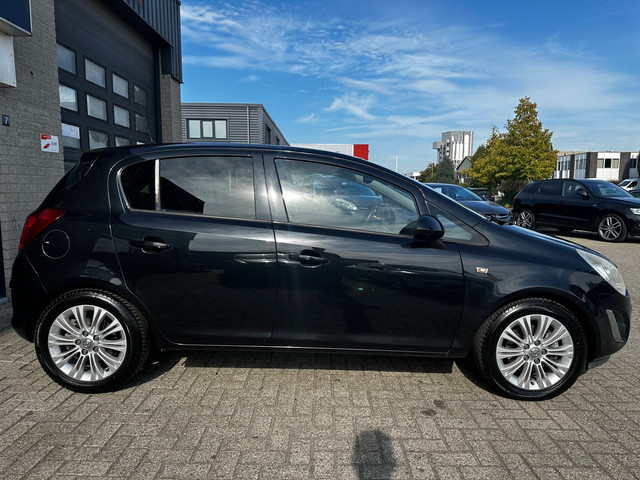 Foto 6 van Opel Corsa 1.4 Turbo Cosmo / Stuurverwarming / Navi / NAP / Stoelverwarming / Airco