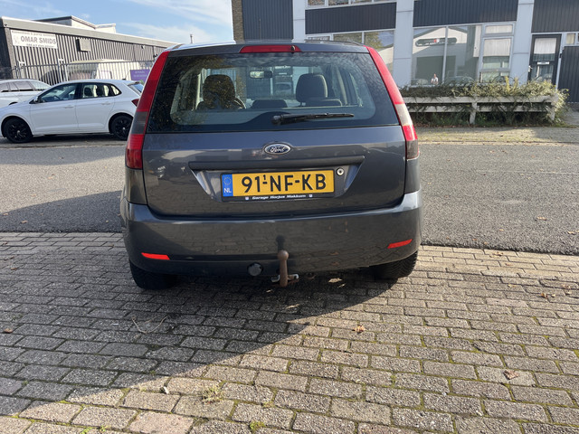 Foto 8 van Ford Fiesta 1.4-16V Trend 5 Deurs,Airco. Nieuwe Apk: 18-09-2027 Nette en goed rijdende Fiesta.
