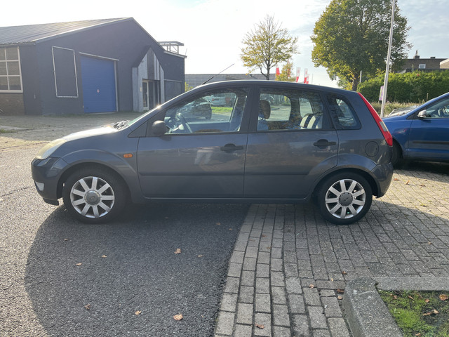 Foto 7 van Ford Fiesta 1.4-16V Trend 5 Deurs,Airco. Nieuwe Apk: 18-09-2027 Nette en goed rijdende Fiesta.