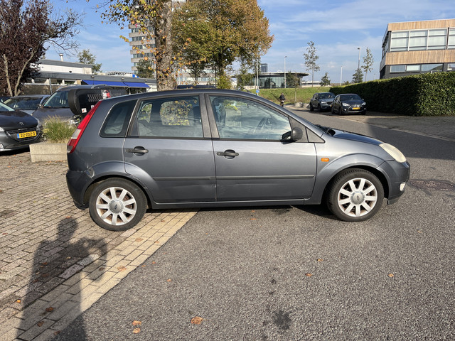 Foto 6 van Ford Fiesta 1.4-16V Trend 5 Deurs,Airco. Nieuwe Apk: 18-09-2027 Nette en goed rijdende Fiesta.