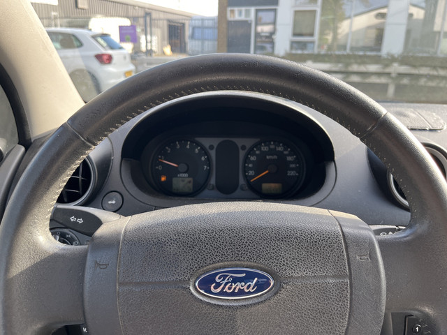 Foto 2 van Ford Fiesta 1.4-16V Trend 5 Deurs,Airco. Nieuwe Apk: 18-09-2027 Nette en goed rijdende Fiesta.