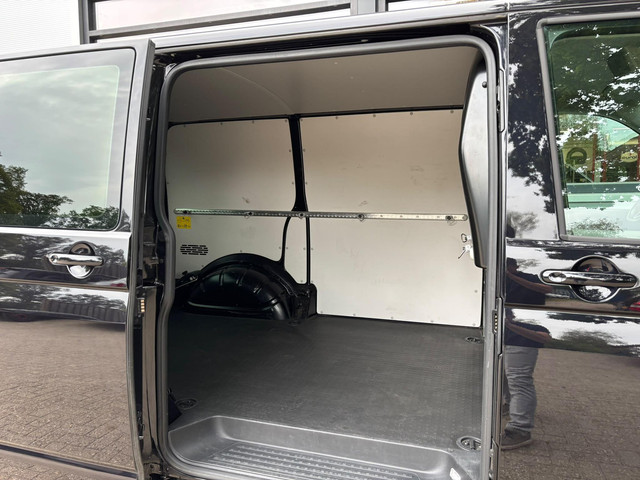Foto 4 van Volkswagen Transporter 2.0 TDI L1H1 28 Comfortline | CRUISE | CARPLAY | PARKEERSENSOREN V + A |