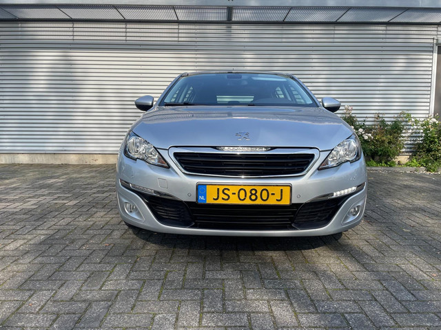 Foto 10 van Peugeot 308 1.2 PureTech Blue Lease Premium