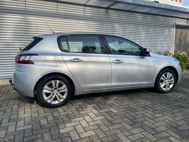 Foto 8 van Peugeot 308 1.2 PureTech Blue Lease Premium