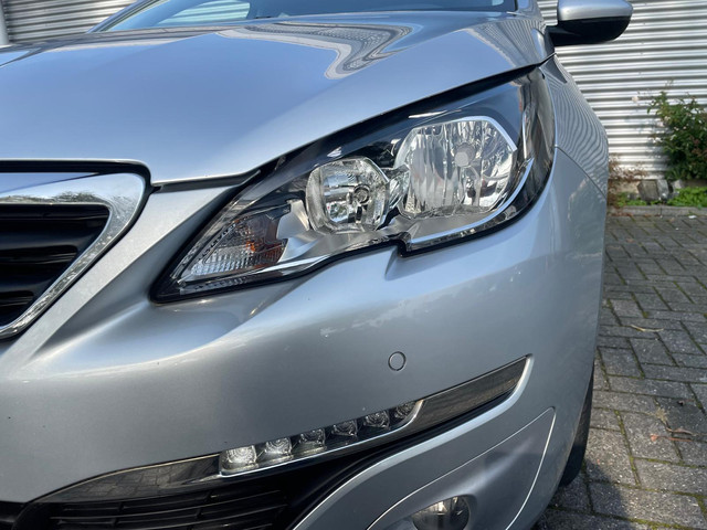 Foto 3 van Peugeot 308 1.2 PureTech Blue Lease Premium
