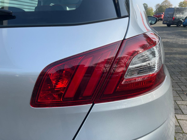 Foto 2 van Peugeot 308 1.2 PureTech Blue Lease Premium