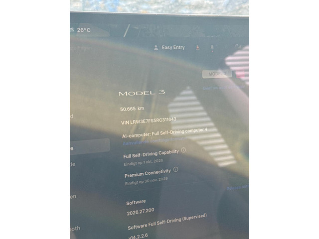 Foto 4 van Tesla Model 3 RWD 60 kWh let op rechter achter schade.