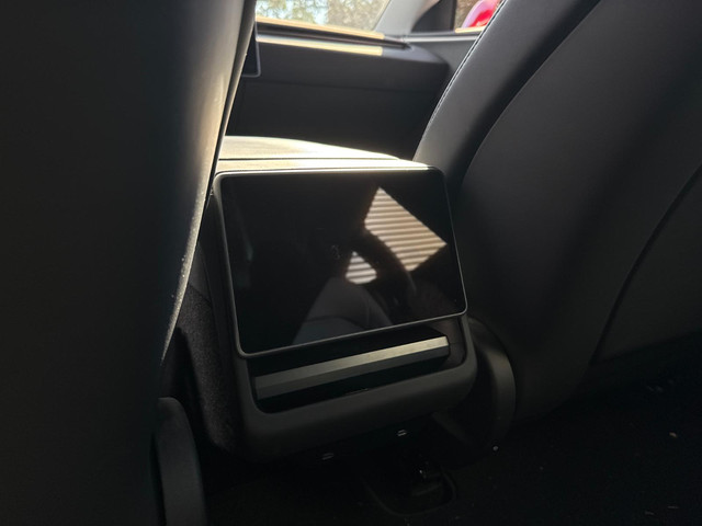 Foto 3 van Tesla Model 3 RWD 60 kWh let op rechter achter schade.
