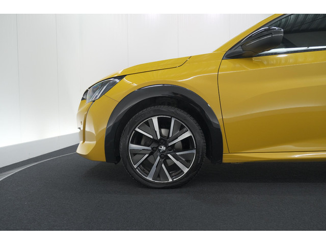 Peugeot 208 PureTech 100 EAT8 GT-Line | Camera | Keyless Entry | Navigatie | Parkeersensoren | Apple