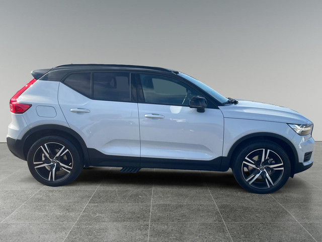 Foto 4 van Volvo XC40 2.0 T4 R-Design | Elektrisch verstelbare voorstoelen | Trekhaak |