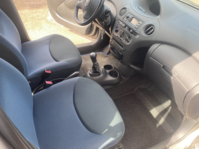 Foto 2 van Toyota Yaris 1.5 VVT-i Design 5 -deurs Super lage KM stand, PRACHTIGE AUTO !! LIMITED EDITION, 1 JAA