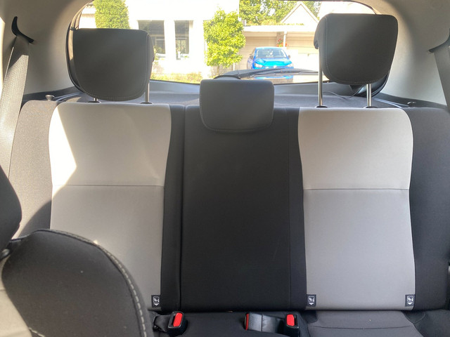 Foto 4 van Toyota Yaris 1.5 VVT-i Design 5 -deurs Super lage KM stand, PRACHTIGE AUTO !! LIMITED EDITION, 1 JAA